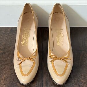 Vintage Ferragamo beige kitten heels size 8